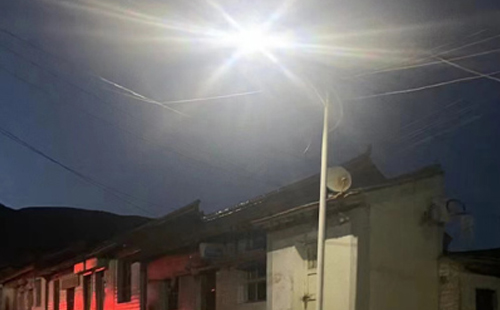 农村院子里最适合的桑日太阳能路灯亮度与安装要点